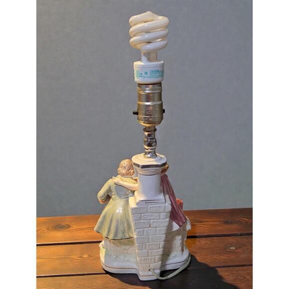 Vintage Porcelain Boudoir Bedside Table Lamp Victorian Courting Couple RARE - Picture 4 of 9